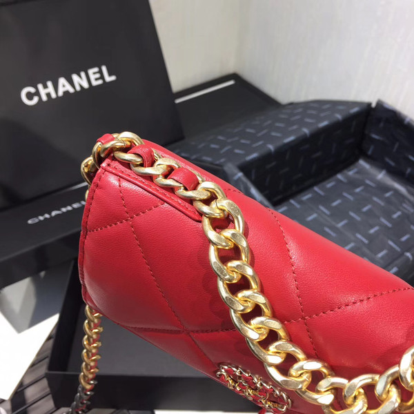 CHANEL 19 Wallet on Chain Red