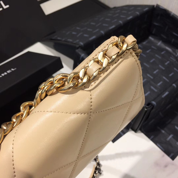 CHANEL 19 Wallet on Chain Beige