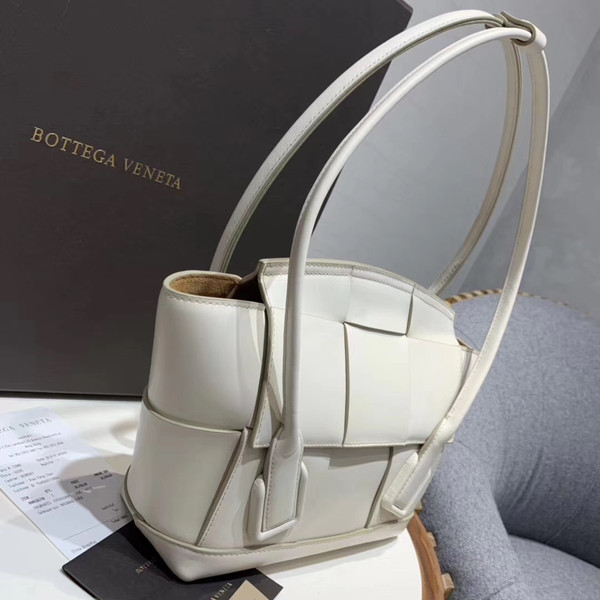Bottega Veneta ARCO 33 BAG IN FRENCH CALFSKIN Bianco