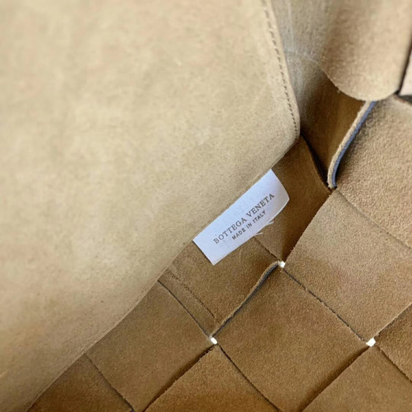 Bottega Veneta MEDIUM TOTE IN MAXI INTRECCIO Black