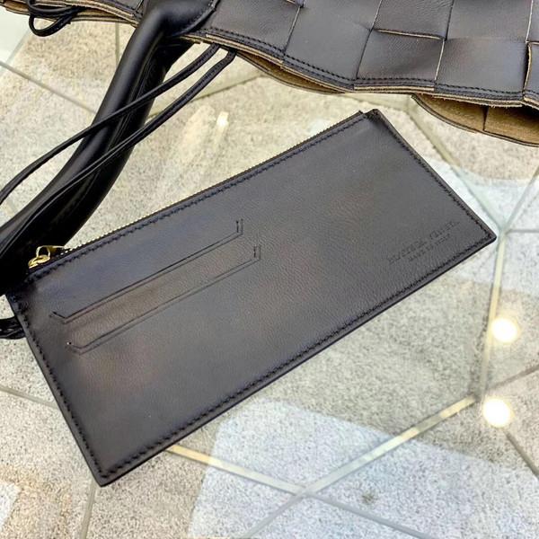 Bottega Veneta MEDIUM TOTE IN MAXI INTRECCIO Black