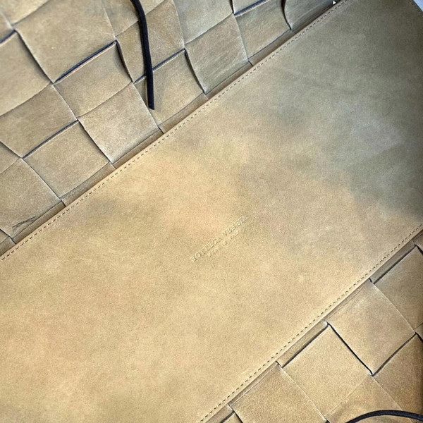 Bottega Veneta MEDIUM TOTE IN MAXI INTRECCIO Black
