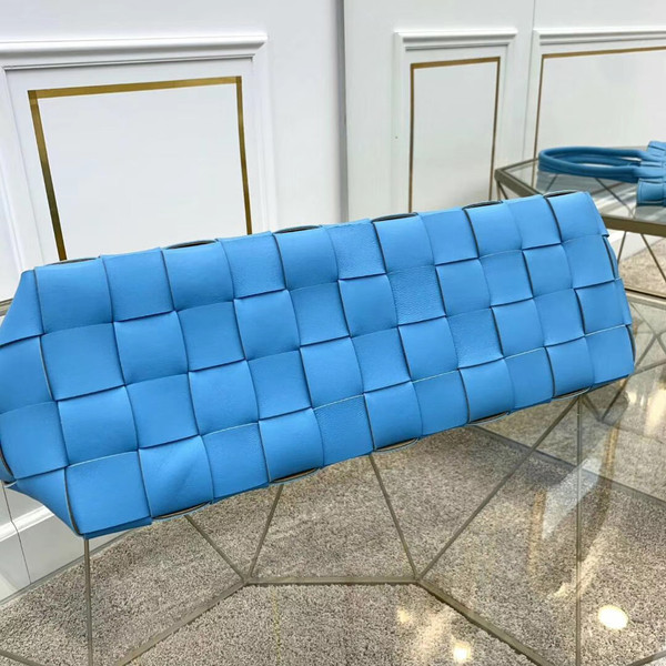 Bottega Veneta MEDIUM TOTE IN MAXI INTRECCIO Blue