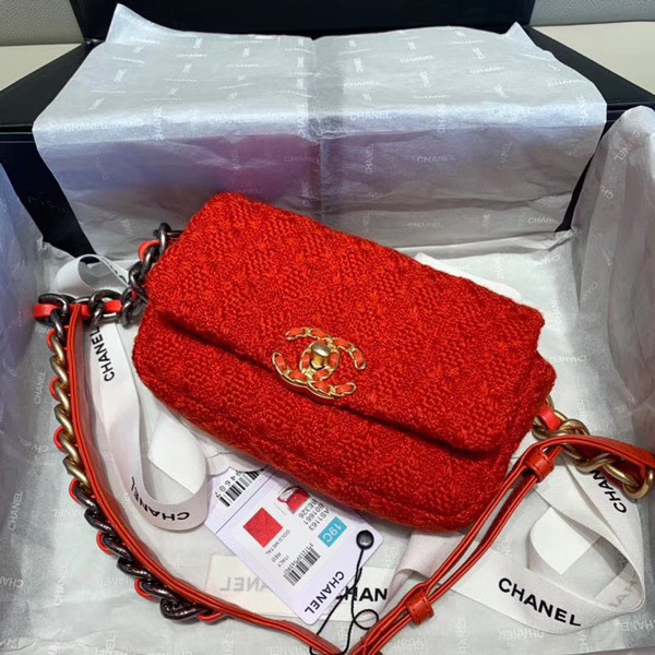 CHANEL 19 Waist Bag Red