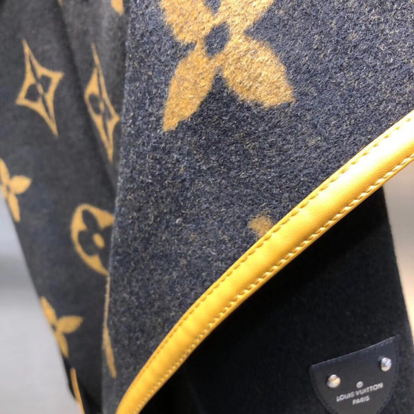 Louis Vuitton 1A5ILR HOODED WRAP COAT