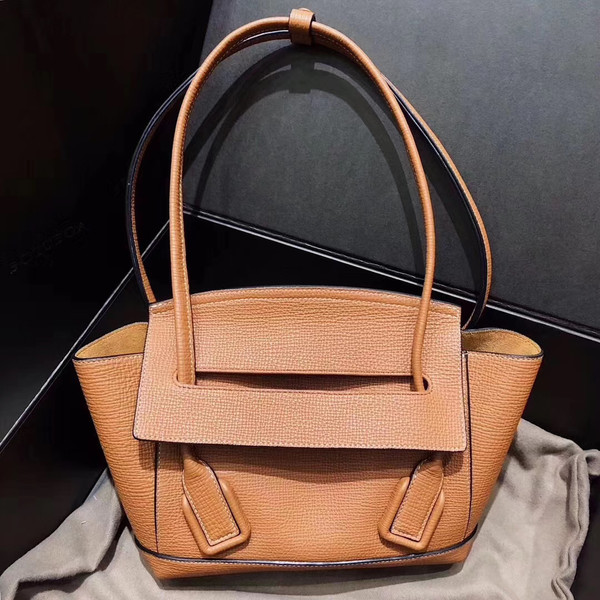 Bottega Veneta ARCO 33  in grainy calfskin