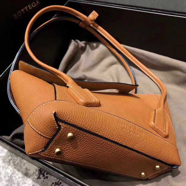 Bottega Veneta ARCO 33  in grainy calfskin