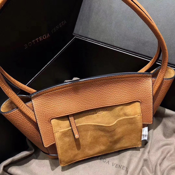 Bottega Veneta ARCO 33  in grainy calfskin