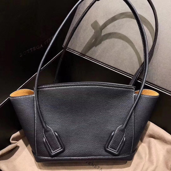 Bottega Veneta ARCO 33  in Black  grainy calfskin