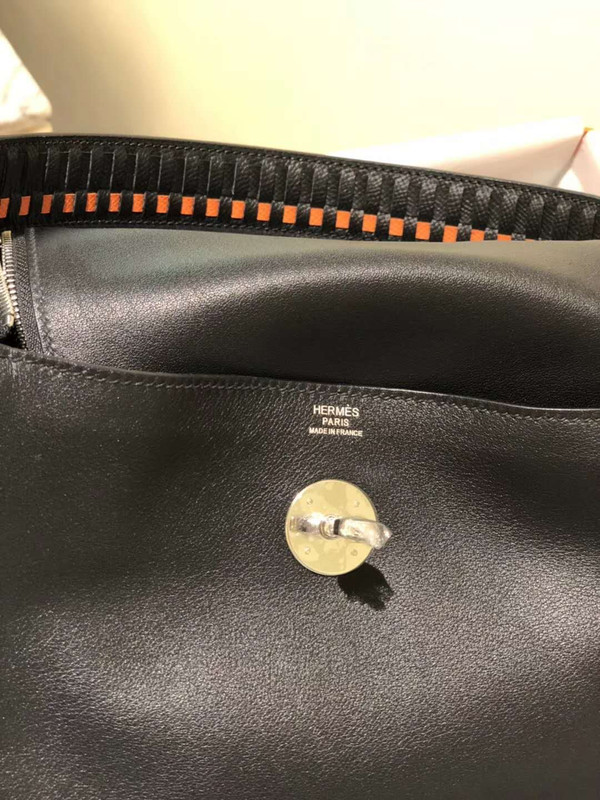 Hermes Black Lindy 26 Swift Palladium Hardware with rare Tressage Strap