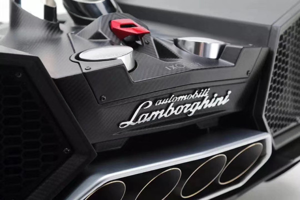 Lamborghini ESAVOX CARBON FIBRE DOCKING STATION SPEAKER