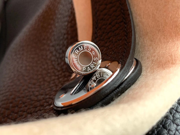 Hermes Lindy Black Taurillon Clemence Leather Palladium Hardware