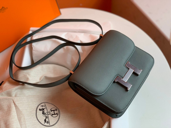 Hermes 63 Vert Amande Constance Epsom leather 18cm Palladium Hardware