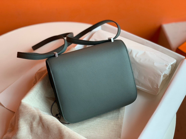 Hermes 63 Vert Amande Constance Epsom leather 18cm Palladium Hardware