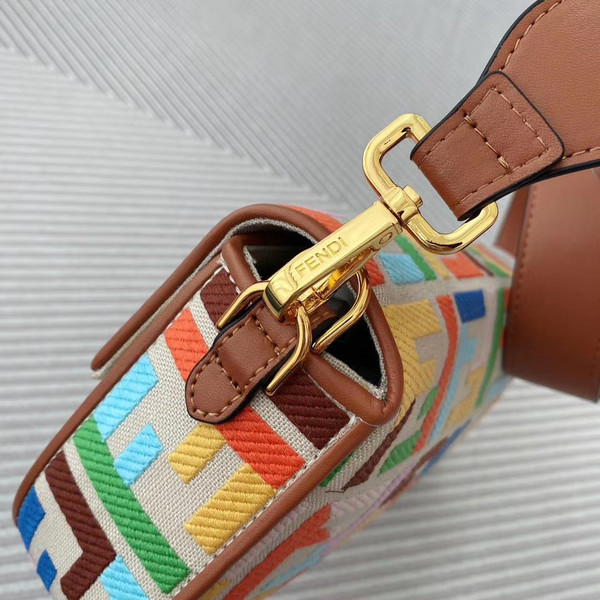 Fendi  BAGUETTE Beige canvas bag