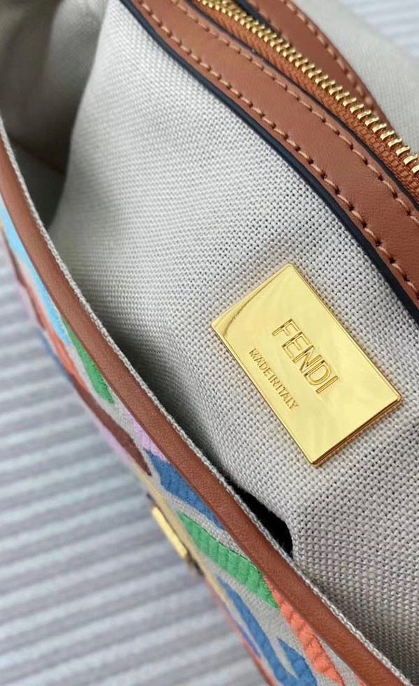 Fendi  BAGUETTE Beige canvas bag