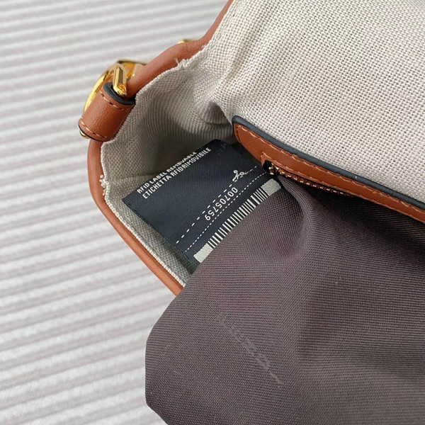 Fendi  BAGUETTE Beige canvas bag