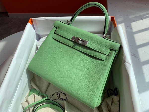 Hermes 3I Vert Criquet  Kelly 28 cm Togo Palladium Hardware