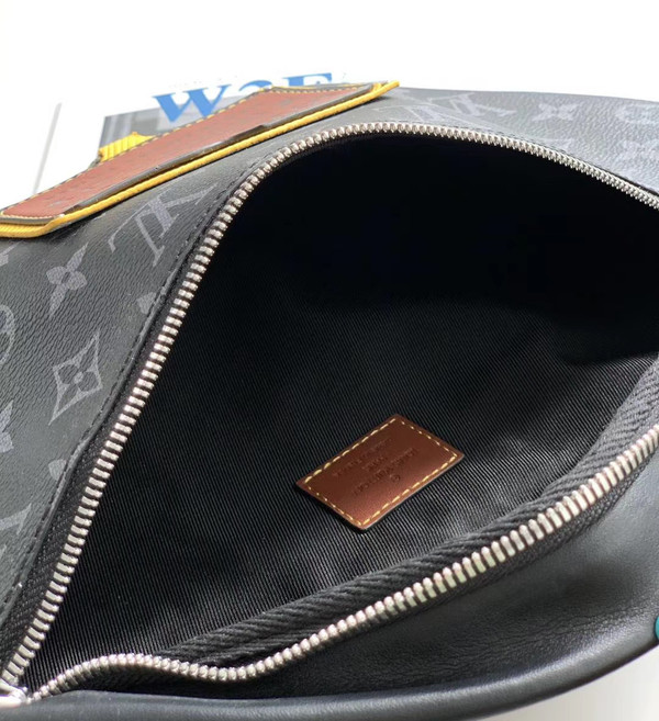 Louis Vuitton Limited Edition  M45220 DISCOVERY BUMBAG
