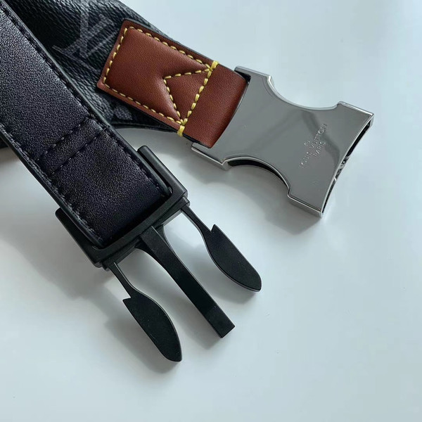 Louis Vuitton Limited Edition  M45220 DISCOVERY BUMBAG