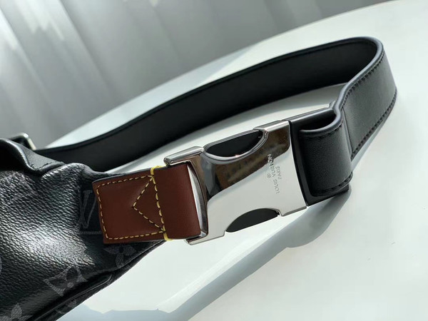 Louis Vuitton Limited Edition  M45220 DISCOVERY BUMBAG