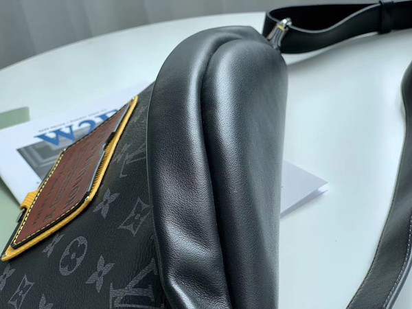 Louis Vuitton Limited Edition  M45220 DISCOVERY BUMBAG