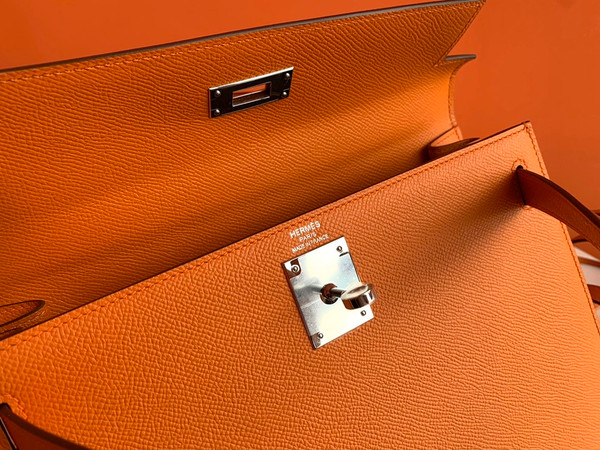 Hermes Orange Kelly 28 cm Epsom Palladium Hardware