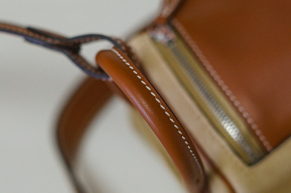 Hermes Mini Lindy 20cm Bag Gold  Veau Doblis Suede Palladium Hardware