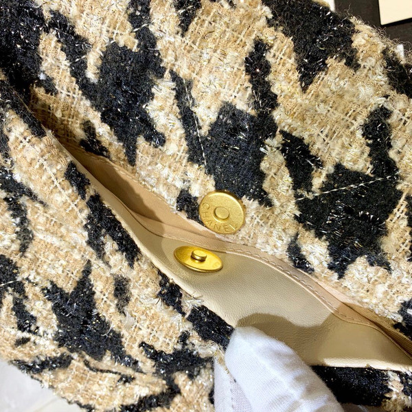 CHANEL 19K HOUNDSTOOTH TWEED 19 SMALL BEIGE/BLACK