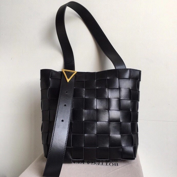 Bottega Veneta MAXI SHOULDER BAG BLACK