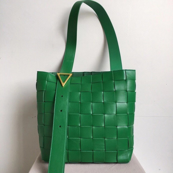 Bottega Veneta MAXI SHOULDER BAG GREEN