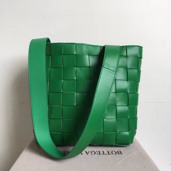 Bottega Veneta MAXI SHOULDER BAG GREEN