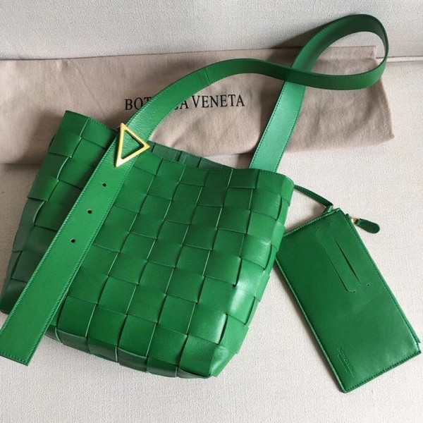 Bottega Veneta MAXI SHOULDER BAG GREEN