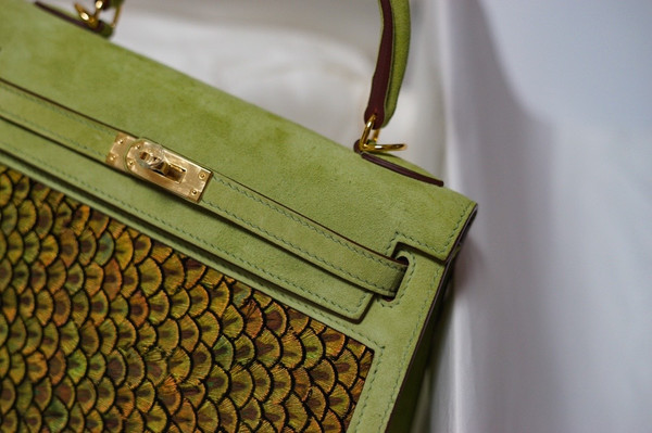 Hermes  FEATHER KELLY 25 Green Peacock feather & Suede  with Gold Hardware