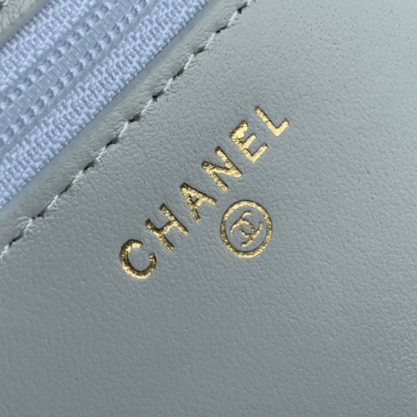 Chanel Clutch With Pearl Chain White