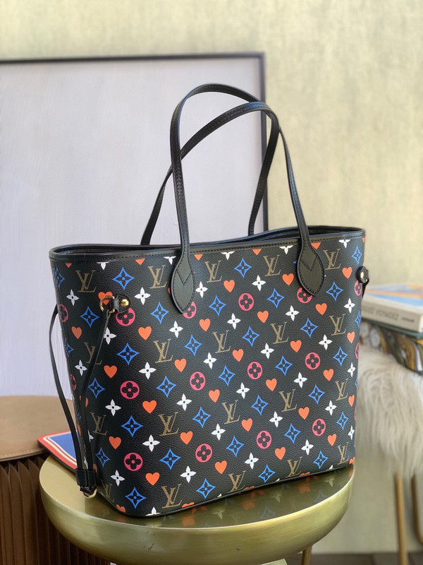 Louis Vuitton M57483  GAME ON NEVERFULL MM