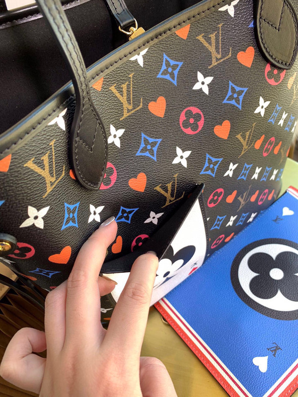 Louis Vuitton M57483  GAME ON NEVERFULL MM