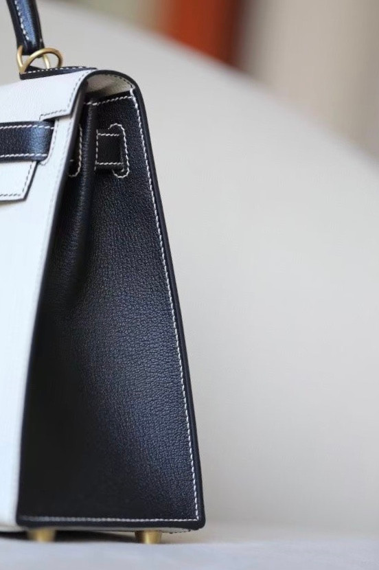 Hermès Special Order White/Black Kelly 28 Swift Leather  Gold Hardware