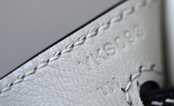 Hermès Special Order White/Black Kelly 28 Swift Leather  Gold Hardware