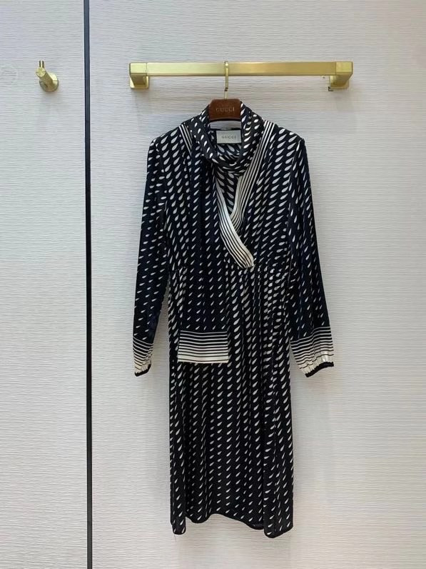 Gucci Print silk dress with scarf