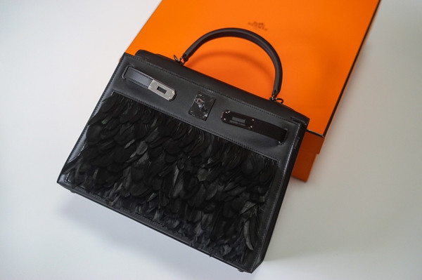 Hermes  FEATHER KELLY 32 Black feather & Swift  with Palladium Hardware