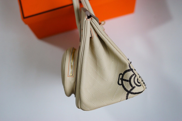 [Exclusive] Hermes Birkin Banane In-The-Loop 30 cm Embroidered Limited Edition Bag Togo Leather Gold Hardware