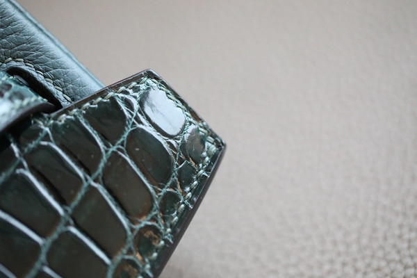 Hermès Vert Cypres Niloticus Crocodile /Togo Birkin Touch 25cm Gold Hardware