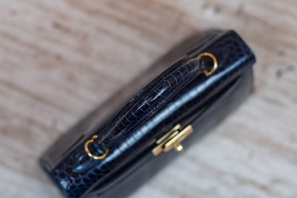Hermes Navy Alligator KELLY 25 WITH GOLDHARDWARE