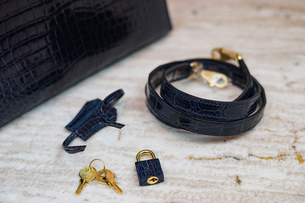 Hermes Navy Alligator KELLY 25 WITH GOLDHARDWARE