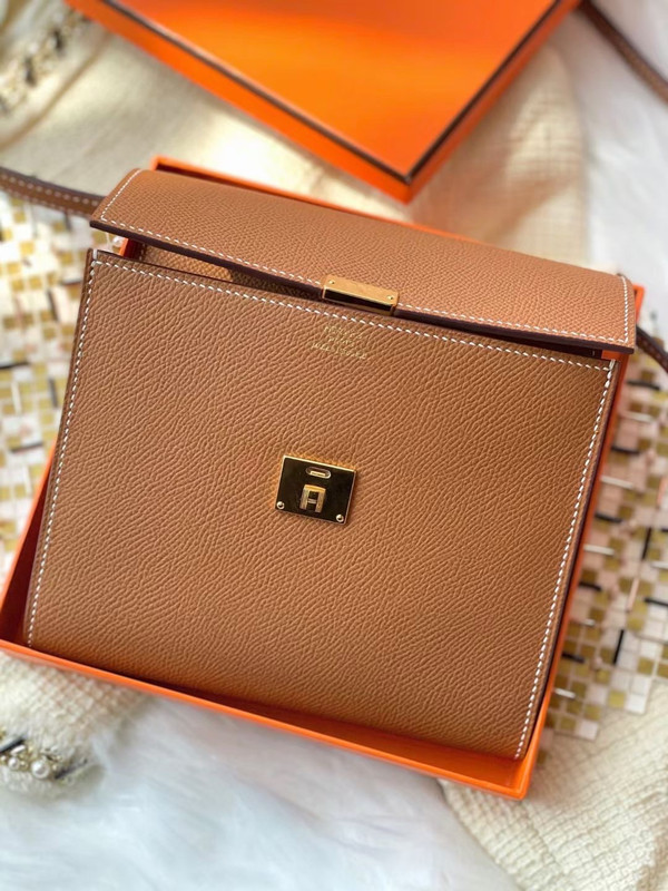 Hermes Clic 16 wallet Gold Epsom Leather With Gold Hardware