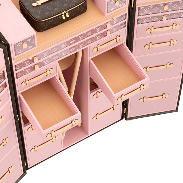 Louis Vuitton M20088  MALLE COIFFEUSE