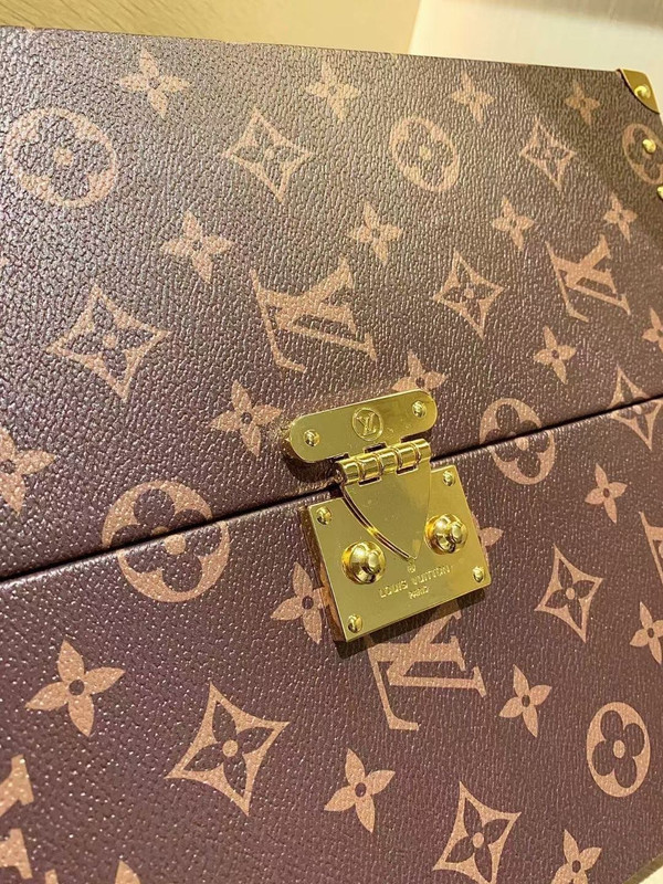 Louis Vuitton GI0554  HOME MIRROR TRUNK
