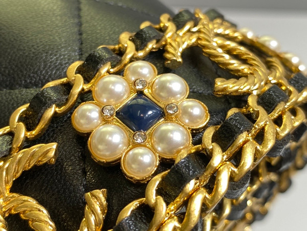 Chanel BUCKET WITH CHAIN Black
