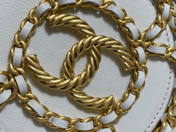 Chanel BUCKET WITH CHAIN White
